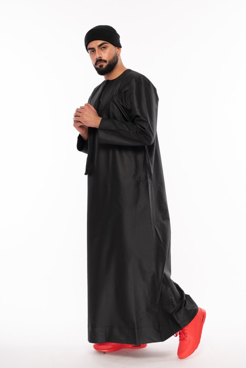black emirati style islamic thobe