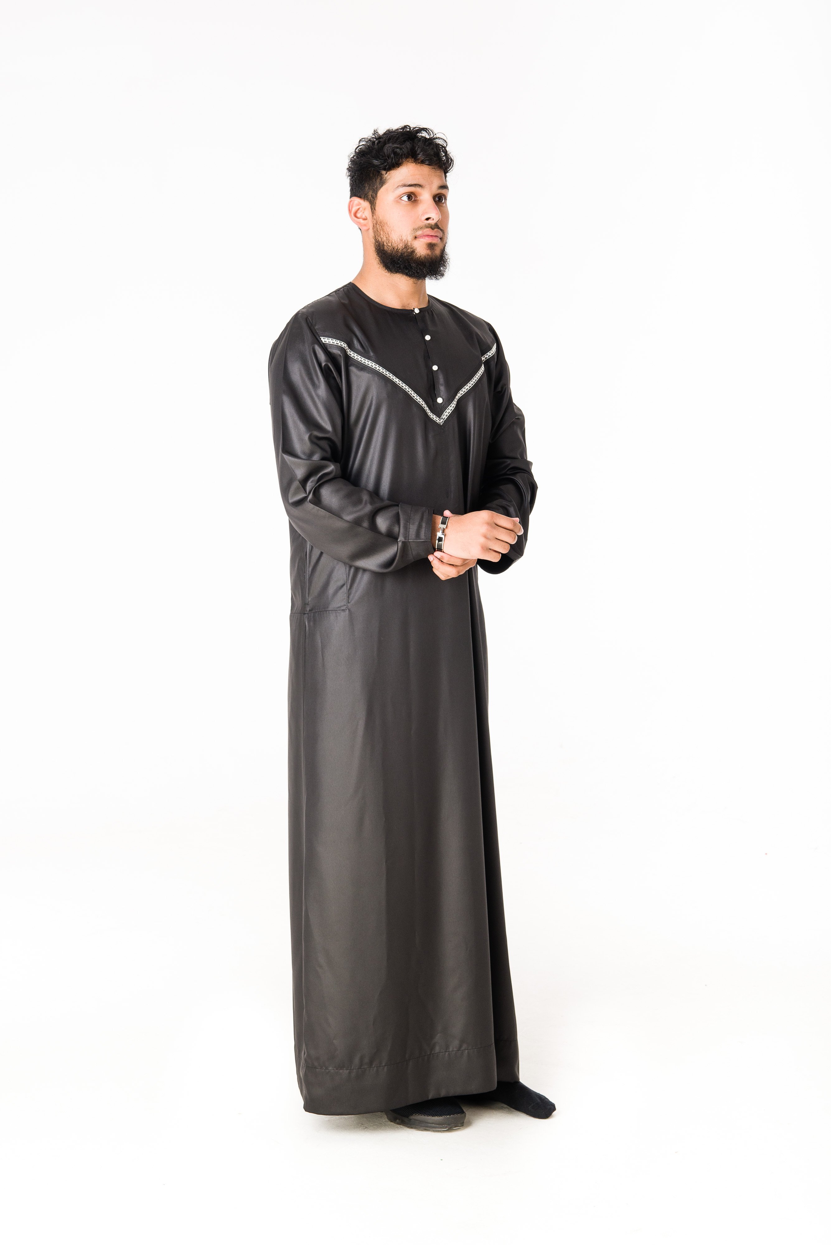 black omani thawb
