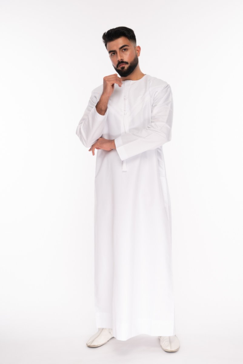 white emirati jubba