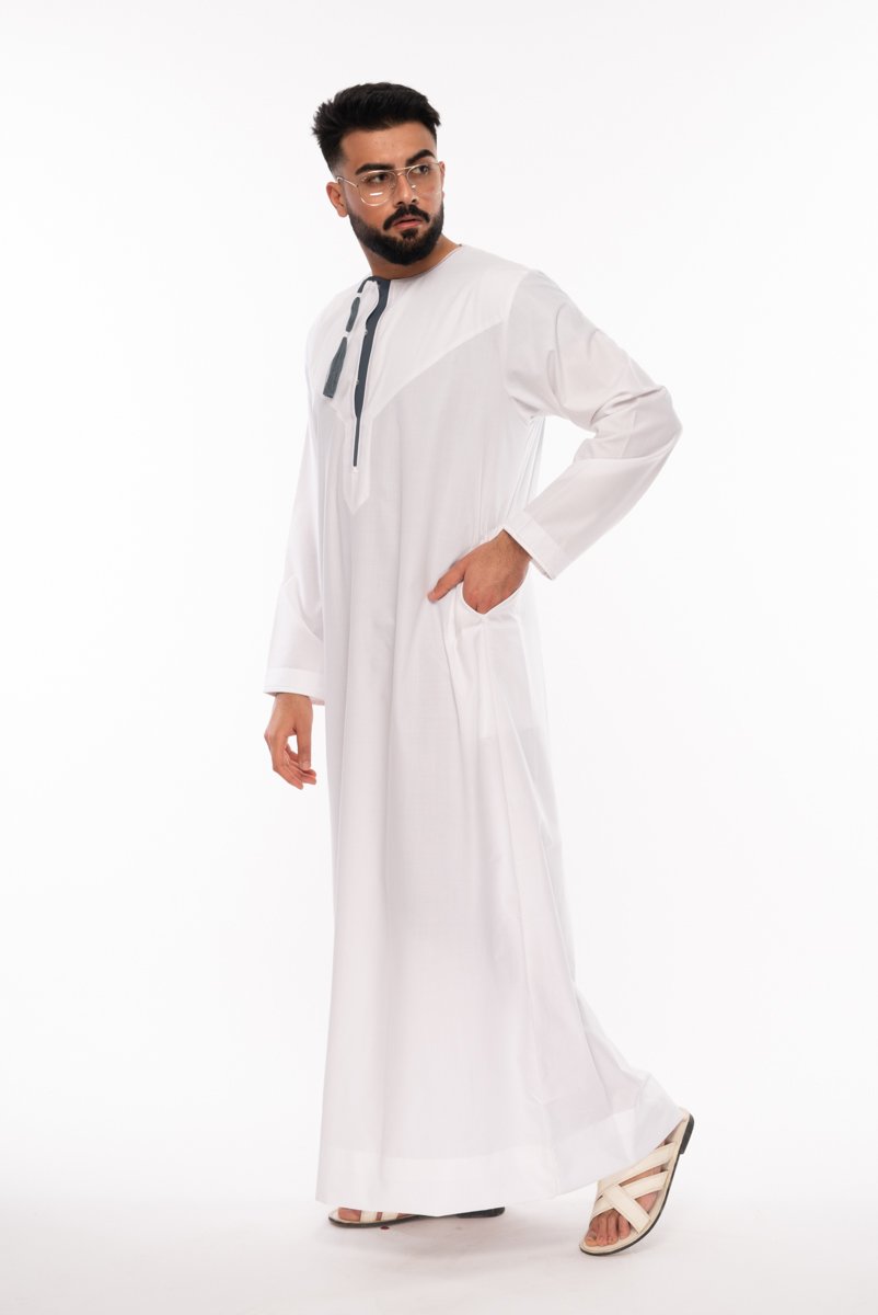 white habeel omani jubbah
