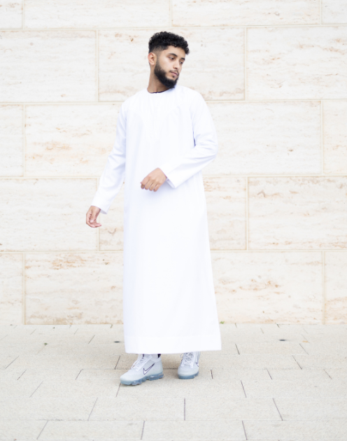 white omani thobe with zip